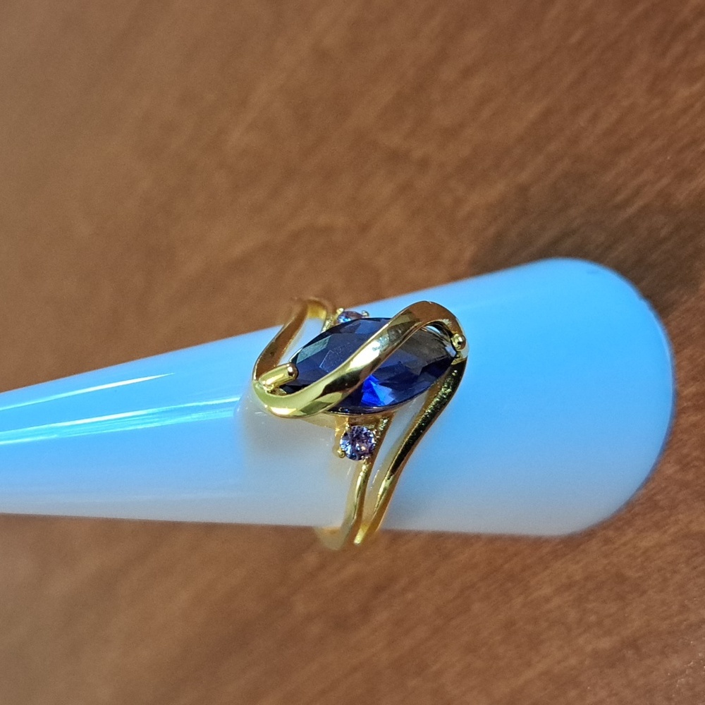 Elegant purple zirconia  size 7